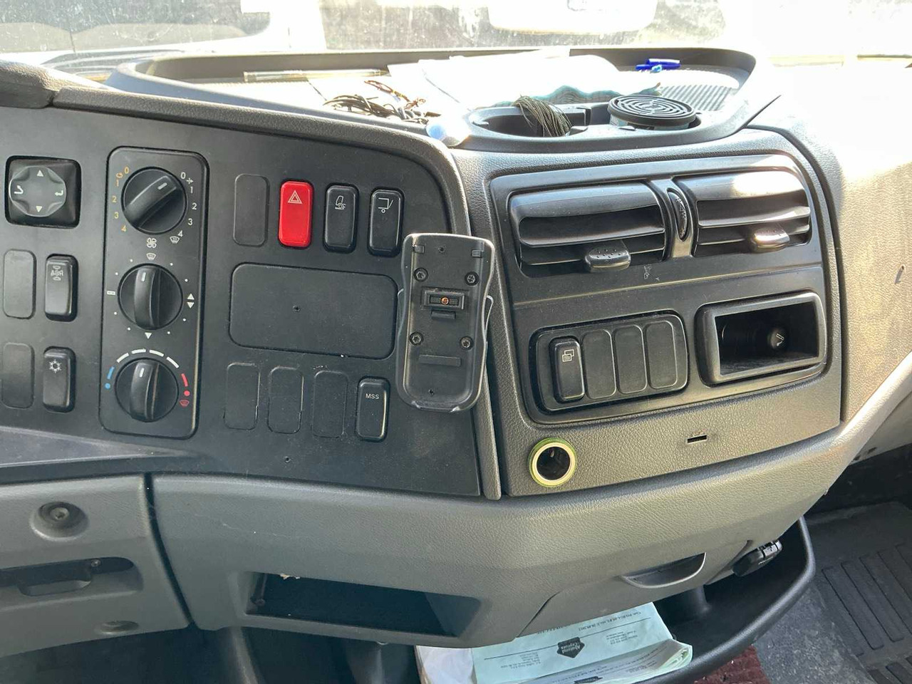 Kuorma-auto MERCEDES-BENZ TRUCK: kuva Kuorma-auto MERCEDES-BENZ TRUCK