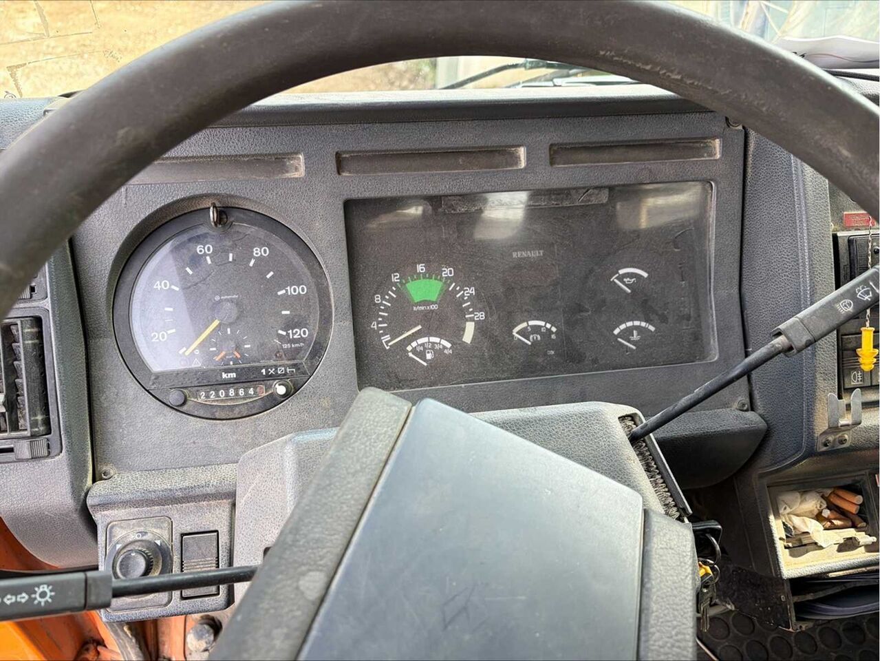 Kuorma-auto RENAULT - 1998 - MIDLINER: kuva Kuorma-auto RENAULT - 1998 - MIDLINER Kuorma-auto RENAULT - 1998 - MIDLINER: kuva Kuorma-auto RENAULT - 1998 - MIDLINER