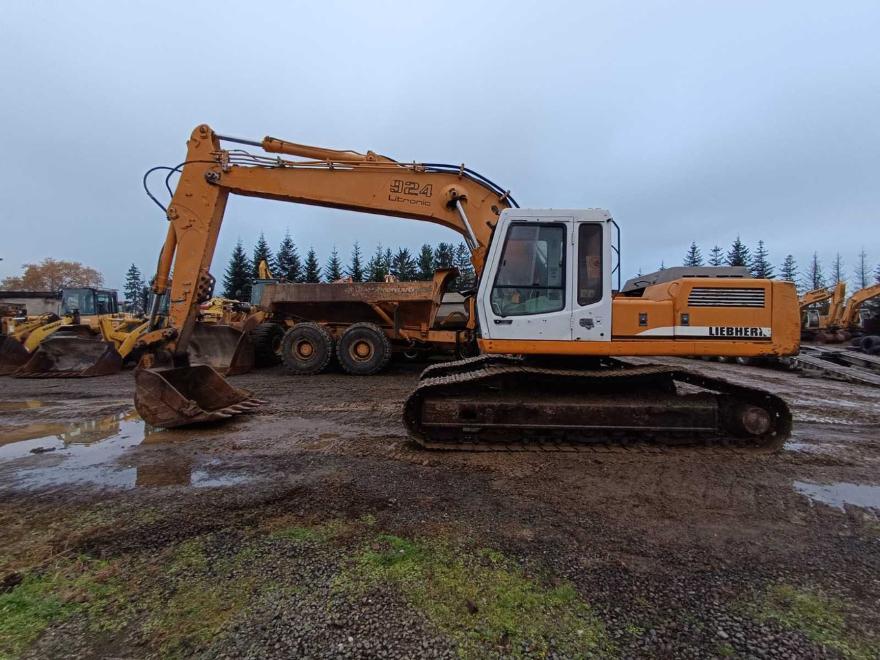 LIEBHERR - 2001 - R924 - TRACKED EXCAVATOR - Kaivuri: kuva LIEBHERR - 2001 - R924 - TRACKED EXCAVATOR - Kaivuri LIEBHERR - 2001 - R924 - TRACKED EXCAVATOR - Kaivuri: kuva LIEBHERR - 2001 - R924 - TRACKED EXCAVATOR - Kaivuri