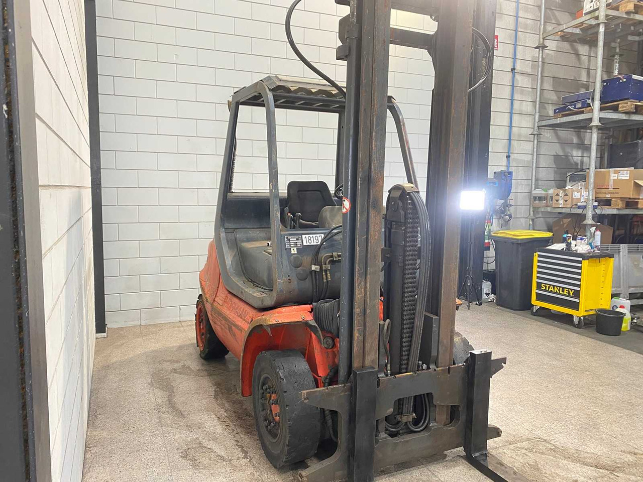 LINDE - 1991 - H40D - FORKLIFT TRUCK - Vastapainotrukki: kuva LINDE - 1991 - H40D - FORKLIFT TRUCK - Vastapainotrukki LINDE - 1991 - H40D - FORKLIFT TRUCK - Vastapainotrukki: kuva LINDE - 1991 - H40D - FORKLIFT TRUCK - Vastapainotrukki