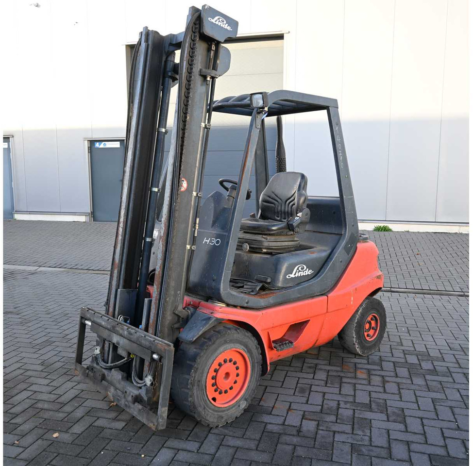 LINDE - 2002 - H30D-03 - FORKLIFT TRUCK - Vastapainotrukki: kuva LINDE - 2002 - H30D-03 - FORKLIFT TRUCK - Vastapainotrukki LINDE - 2002 - H30D-03 - FORKLIFT TRUCK - Vastapainotrukki: kuva LINDE - 2002 - H30D-03 - FORKLIFT TRUCK - Vastapainotrukki