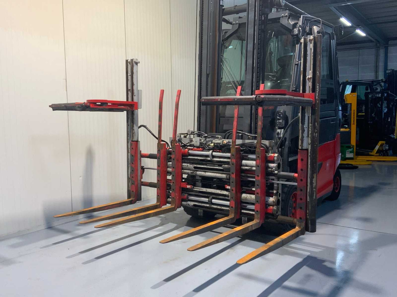 LINDE E45 FORKLIFT TRUCK, 2020, MULTIPLE FORK POSITIONER, - Vastapainotrukki: kuva LINDE E45 FORKLIFT TRUCK, 2020, MULTIPLE FORK POSITIONER, - Vastapainotrukki LINDE E45 FORKLIFT TRUCK, 2020, MULTIPLE FORK POSITIONER, - Vastapainotrukki: kuva LINDE E45 FORKLIFT TRUCK, 2020, MULTIPLE FORK POSITIONER, - Vastapainotrukki
