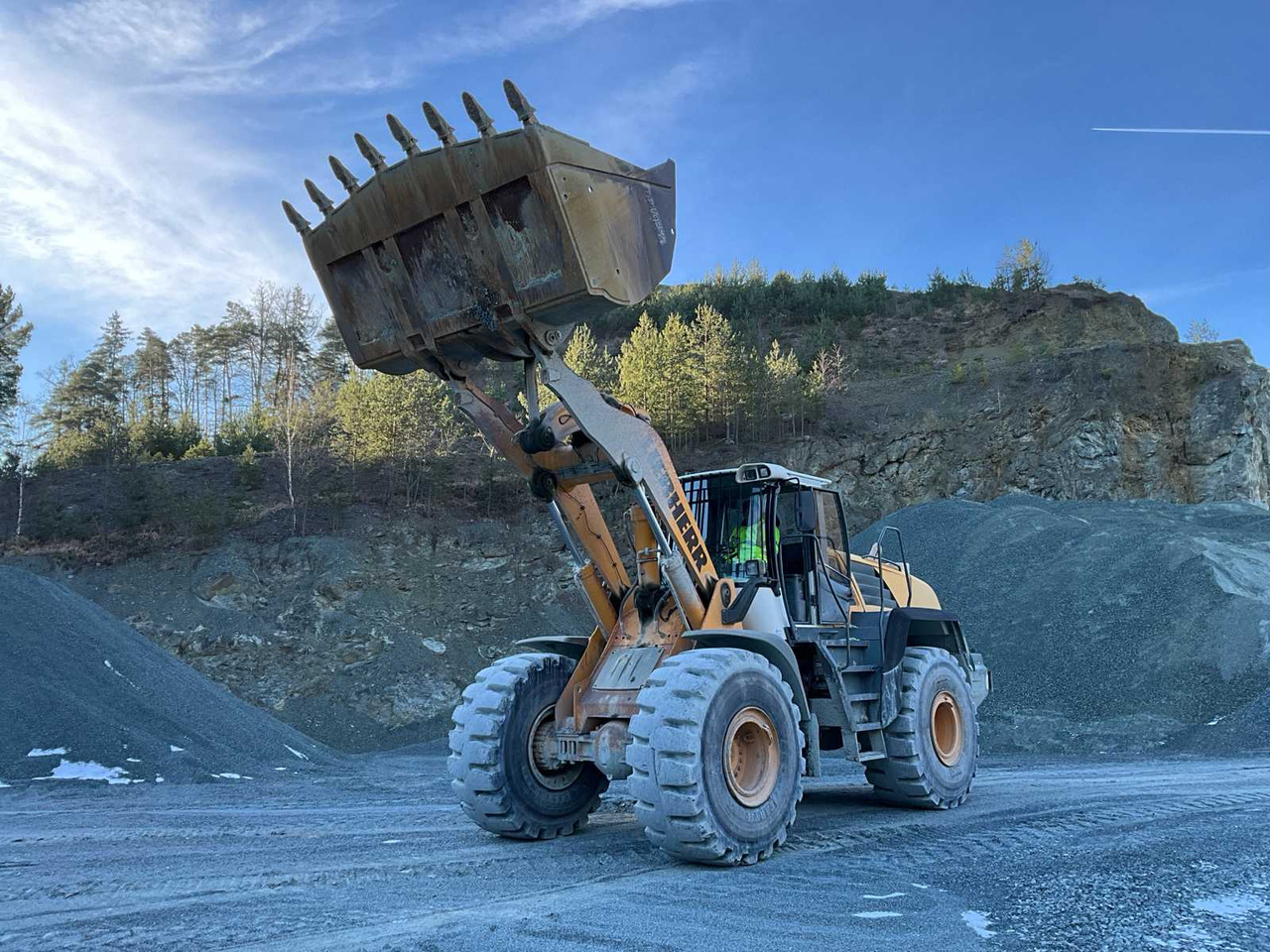Liebherr L580 - Pyöräkuormaaja: kuva Liebherr L580 - Pyöräkuormaaja Liebherr L580 - Pyöräkuormaaja: kuva Liebherr L580 - Pyöräkuormaaja