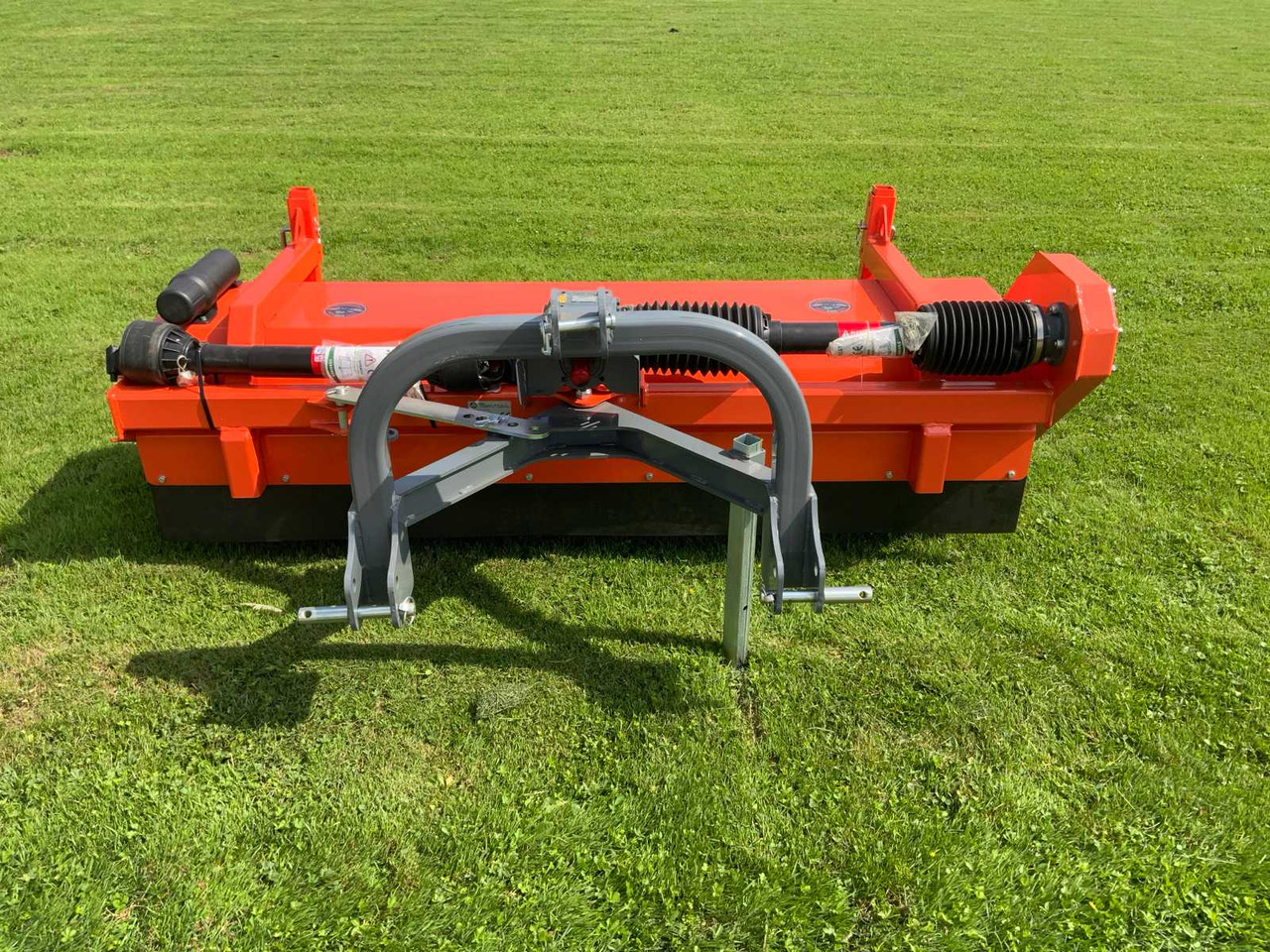 Loma Sweeper SWLT190 - Traktori - etukuormain: kuva Loma Sweeper SWLT190 - Traktori - etukuormain Loma Sweeper SWLT190 - Traktori - etukuormain: kuva Loma Sweeper SWLT190 - Traktori - etukuormain