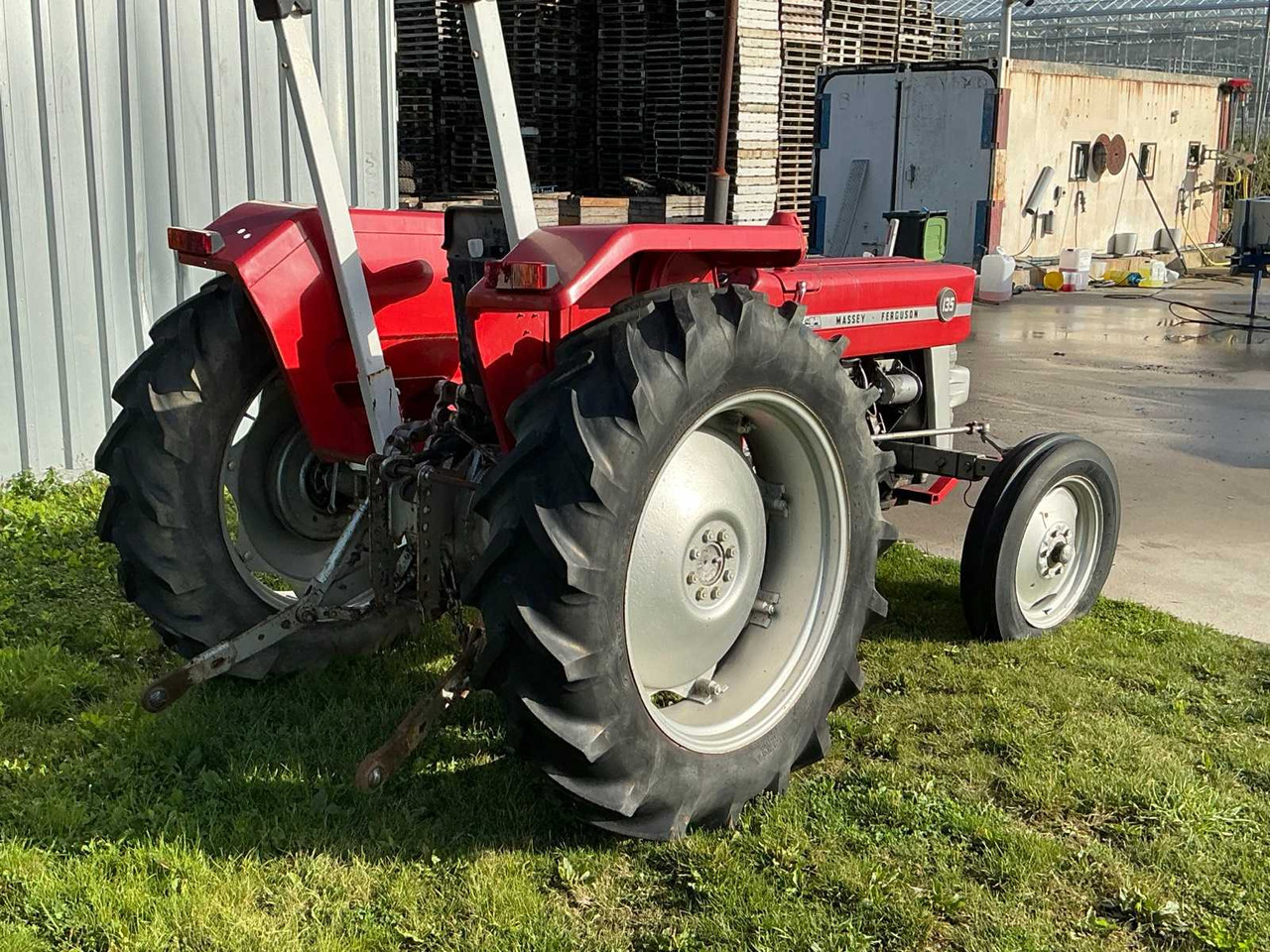 Massey-Ferguson 135 - Traktori: kuva Massey-Ferguson 135 - Traktori Massey-Ferguson 135 - Traktori: kuva Massey-Ferguson 135 - Traktori