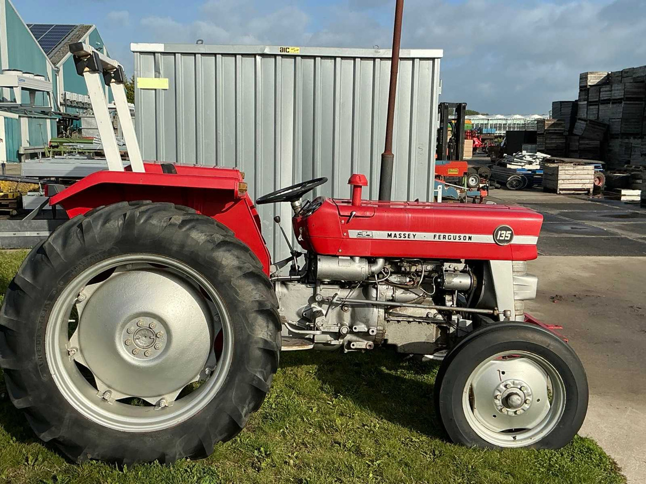 Massey-Ferguson 135 - Traktori: kuva Massey-Ferguson 135 - Traktori Massey-Ferguson 135 - Traktori: kuva Massey-Ferguson 135 - Traktori