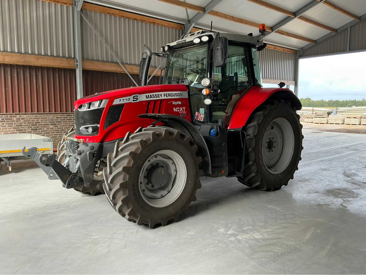 Massey Ferguson 7719S - Traktori: kuva Massey Ferguson 7719S - Traktori Massey Ferguson 7719S - Traktori: kuva Massey Ferguson 7719S - Traktori
