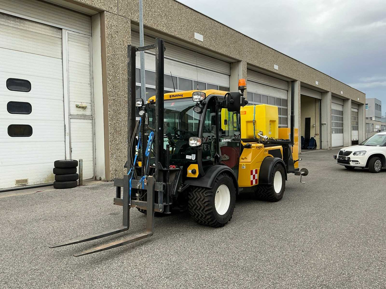 Multihog Zugmaschine - Kunnan traktori: kuva Multihog Zugmaschine - Kunnan traktori Multihog Zugmaschine - Kunnan traktori: kuva Multihog Zugmaschine - Kunnan traktori
