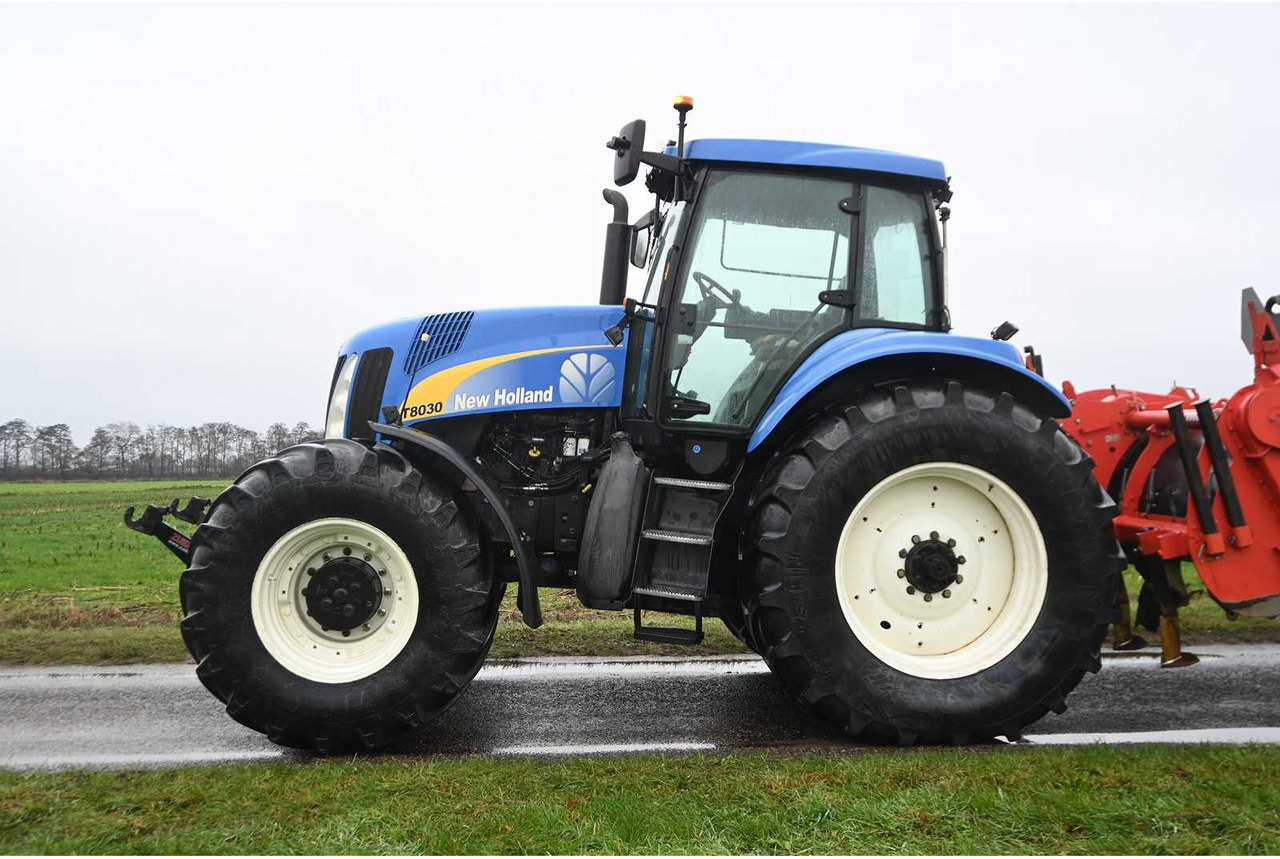 NEW HOLLAND - 2003 - TG230 - ALL-WHEEL DRIVE FARM TRACTOR - Traktori: kuva NEW HOLLAND - 2003 - TG230 - ALL-WHEEL DRIVE FARM TRACTOR - Traktori NEW HOLLAND - 2003 - TG230 - ALL-WHEEL DRIVE FARM TRACTOR - Traktori: kuva NEW HOLLAND - 2003 - TG230 - ALL-WHEEL DRIVE FARM TRACTOR - Traktori