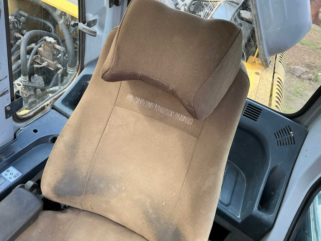 NEW HOLLAND KOBELCO E 215B - Telakaivukone: kuva NEW HOLLAND KOBELCO E 215B - Telakaivukone NEW HOLLAND KOBELCO E 215B - Telakaivukone: kuva NEW HOLLAND KOBELCO E 215B - Telakaivukone