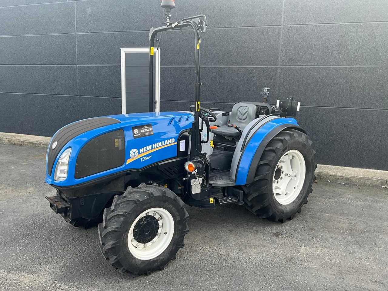 New Holland T3.60F - Pientraktori: kuva New Holland T3.60F - Pientraktori New Holland T3.60F - Pientraktori: kuva New Holland T3.60F - Pientraktori