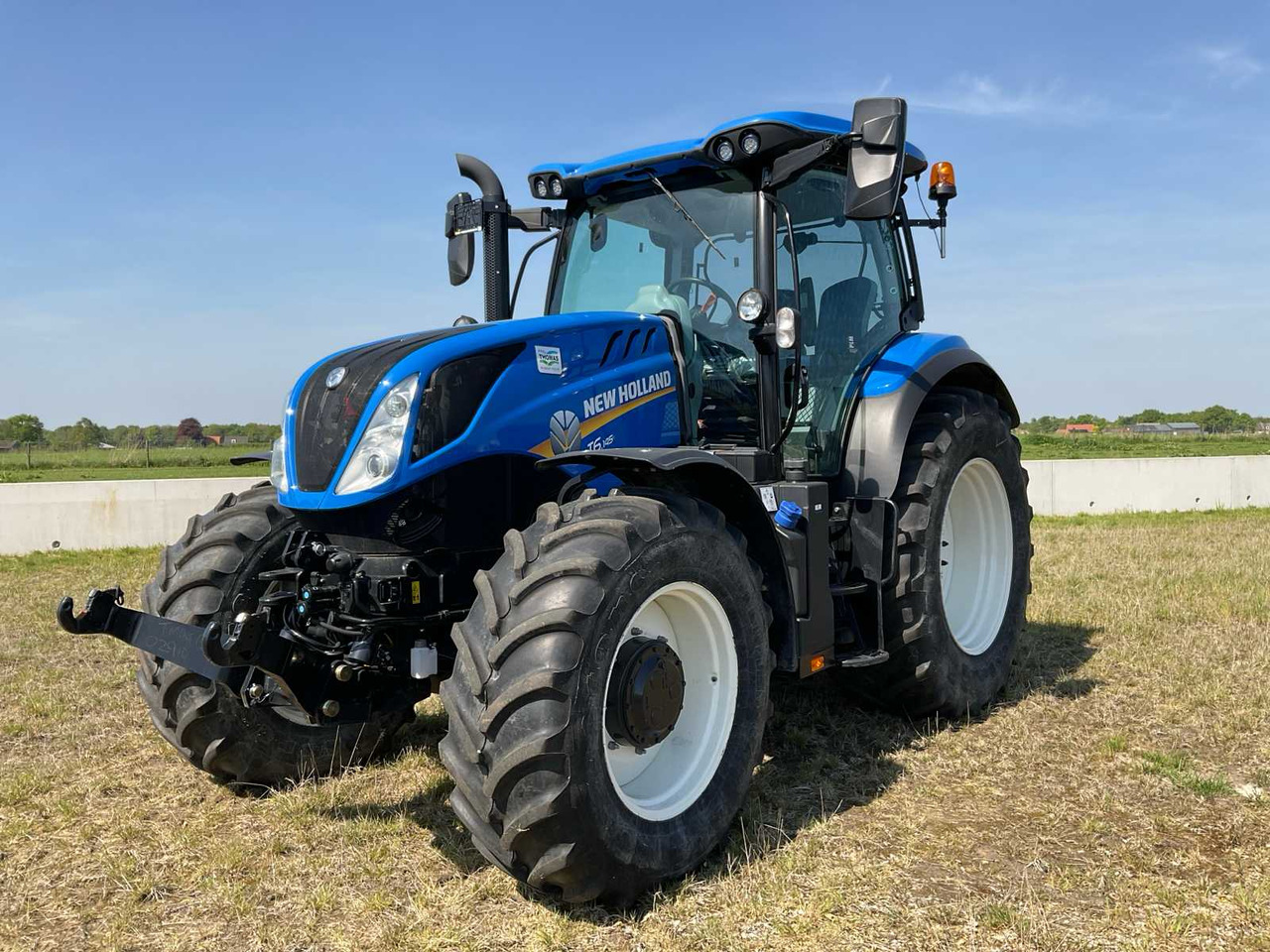 New Holland T6.145 - Traktori: kuva New Holland T6.145 - Traktori New Holland T6.145 - Traktori: kuva New Holland T6.145 - Traktori