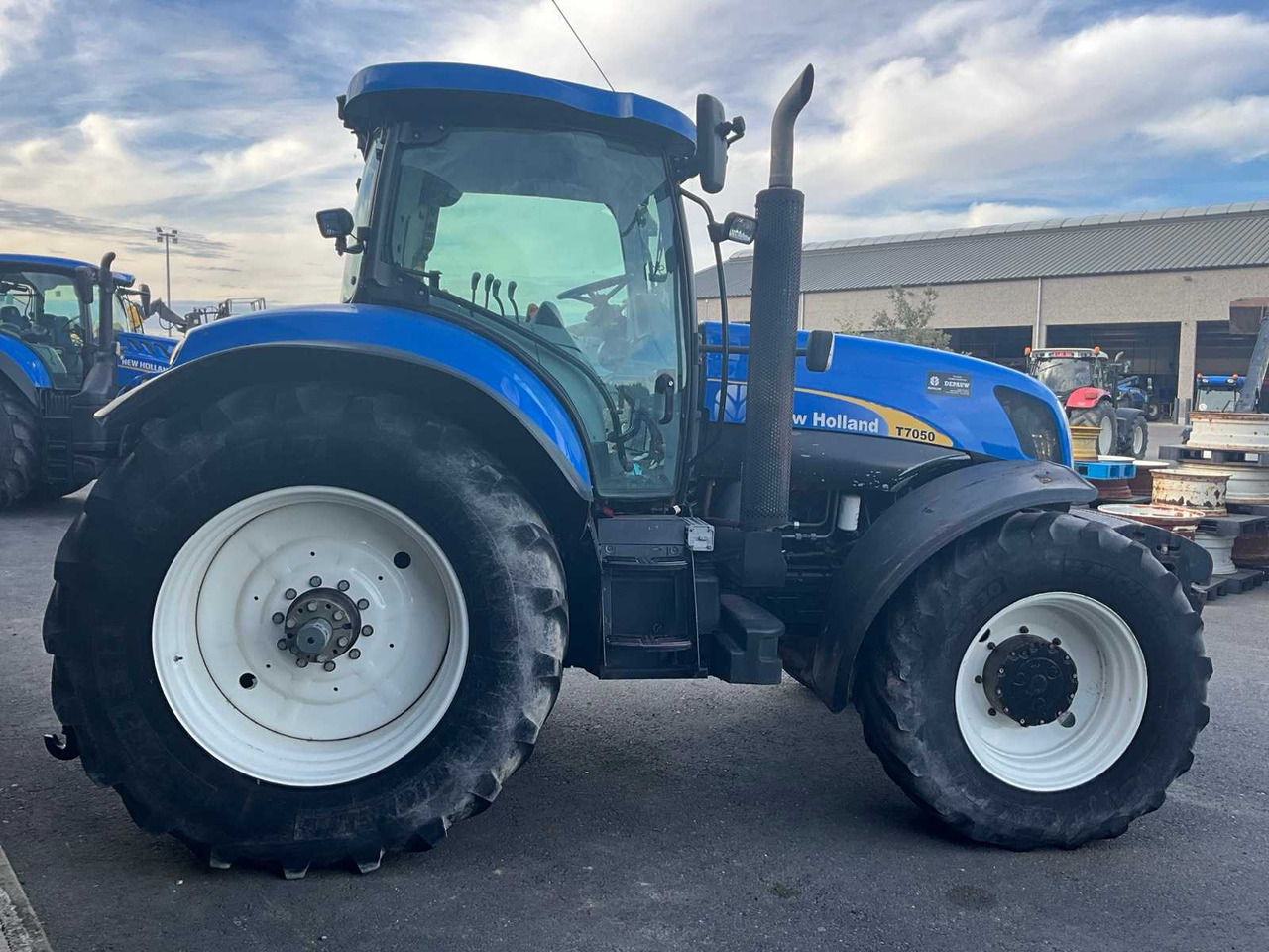 New Holland T7050 - Traktori: kuva New Holland T7050 - Traktori New Holland T7050 - Traktori: kuva New Holland T7050 - Traktori