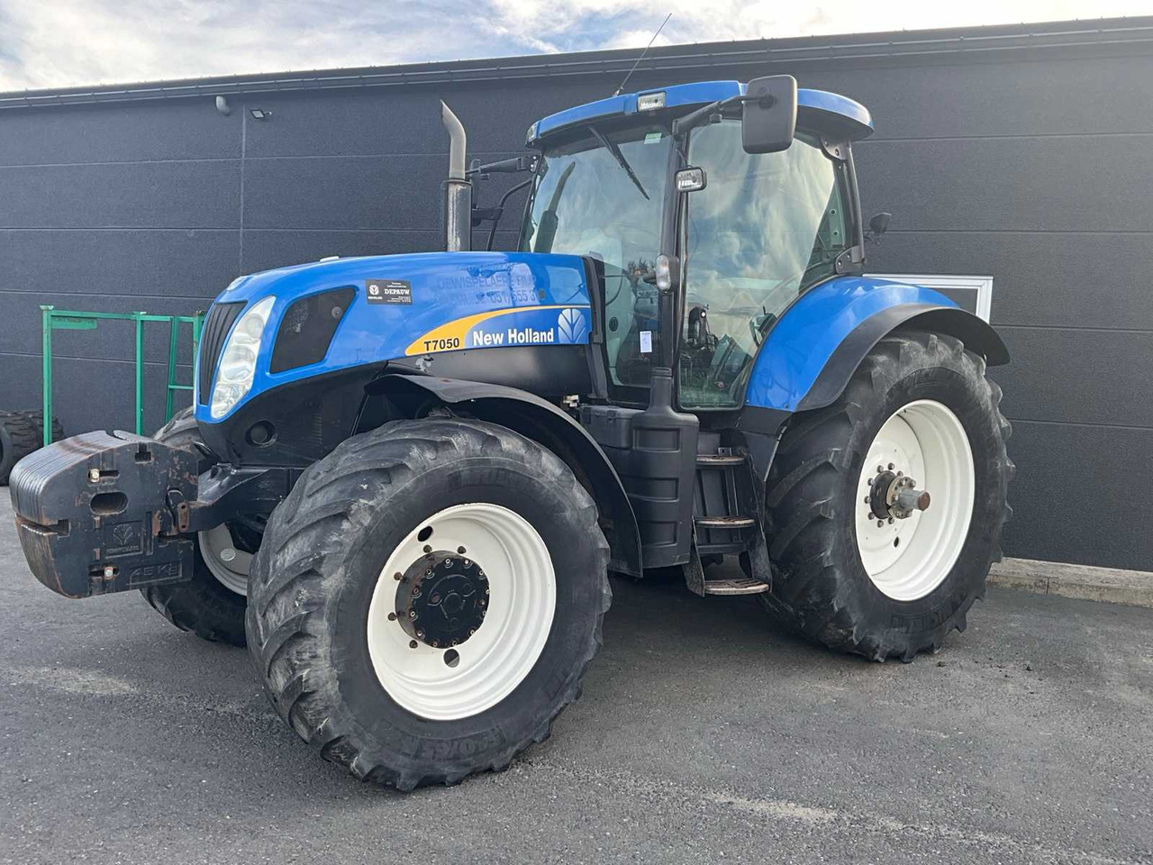New Holland T7050 - Traktori: kuva New Holland T7050 - Traktori New Holland T7050 - Traktori: kuva New Holland T7050 - Traktori