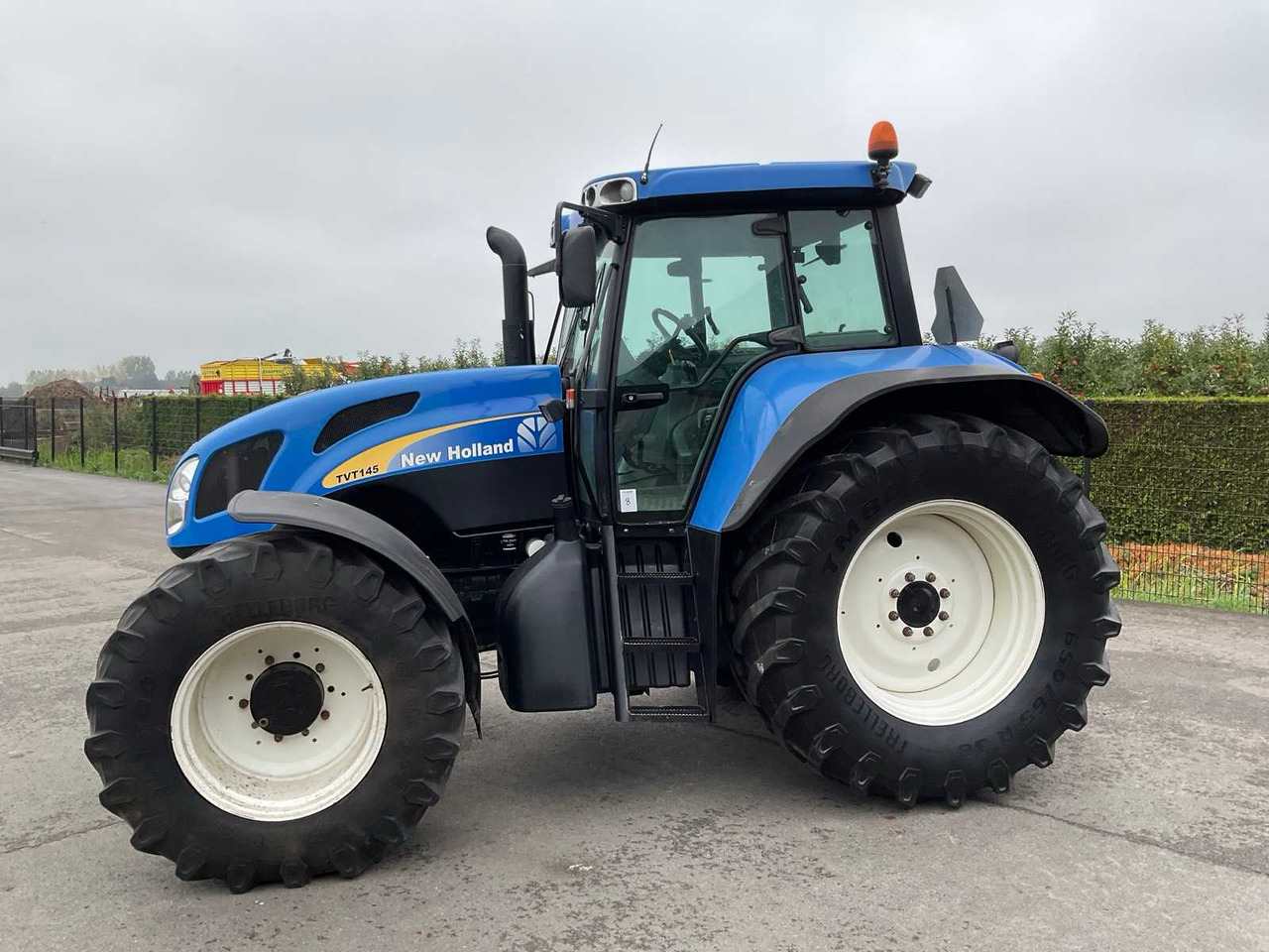 New Holland TVT145 - Traktori: kuva New Holland TVT145 - Traktori New Holland TVT145 - Traktori: kuva New Holland TVT145 - Traktori