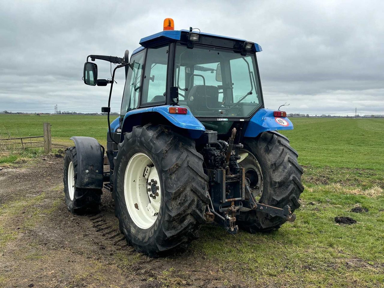 New Holland ts90 - Traktori: kuva New Holland ts90 - Traktori New Holland ts90 - Traktori: kuva New Holland ts90 - Traktori