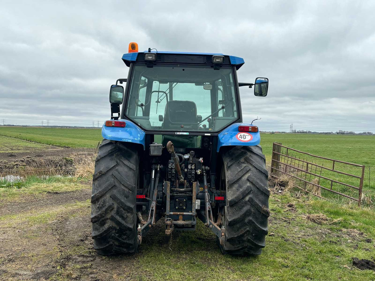 New Holland ts90 - Traktori: kuva New Holland ts90 - Traktori New Holland ts90 - Traktori: kuva New Holland ts90 - Traktori