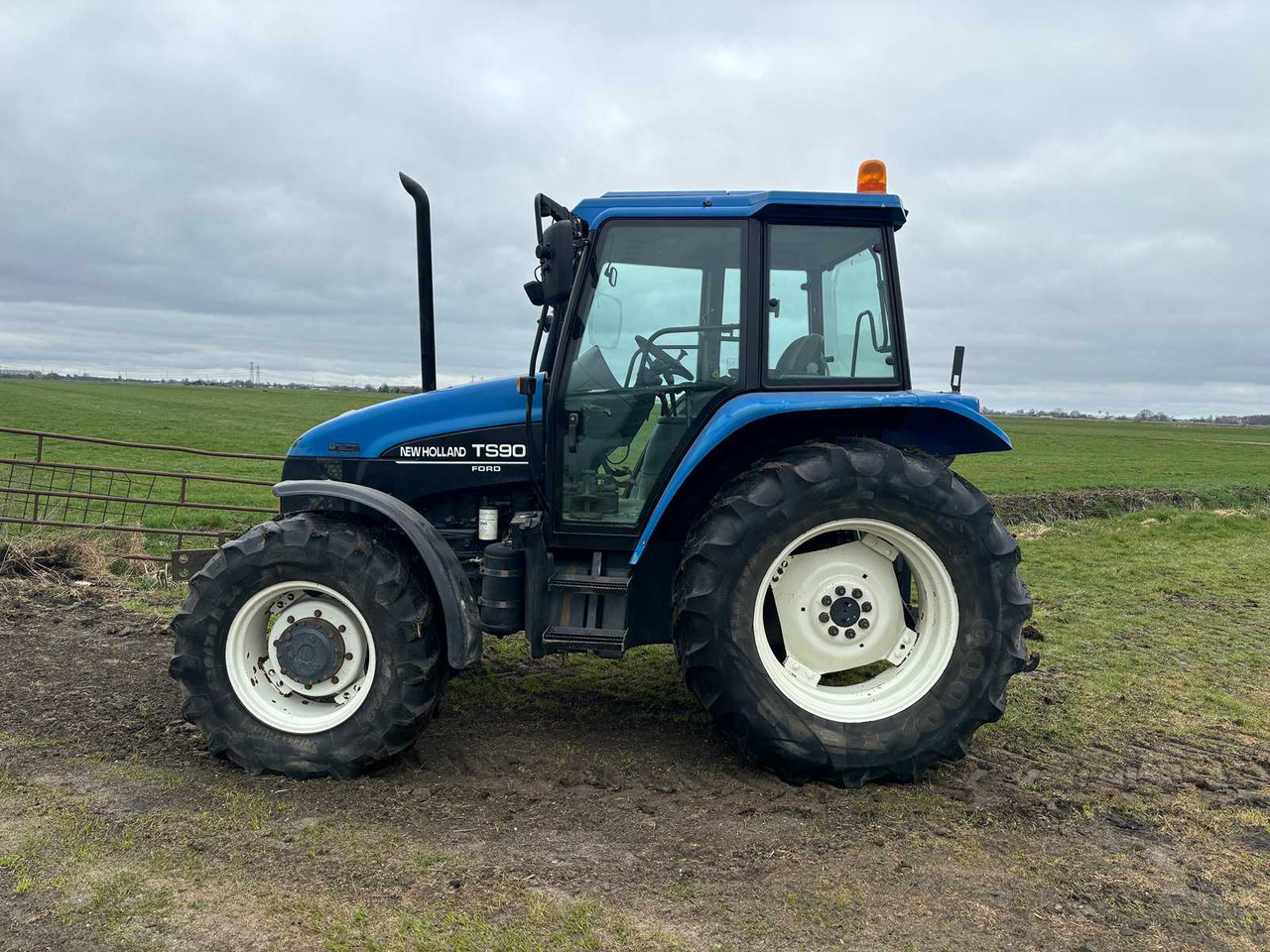 New Holland ts90 - Traktori: kuva New Holland ts90 - Traktori New Holland ts90 - Traktori: kuva New Holland ts90 - Traktori