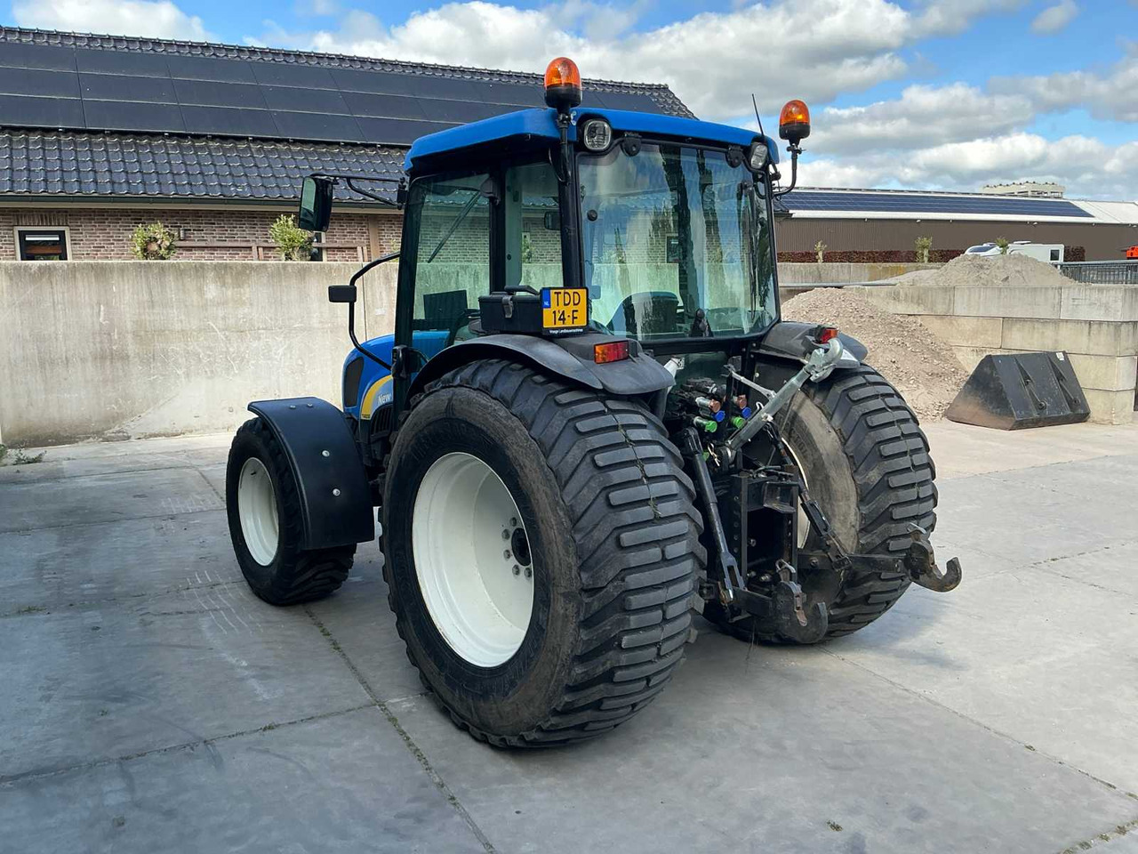 New holland T4030 - Traktori: kuva New holland T4030 - Traktori New holland T4030 - Traktori: kuva New holland T4030 - Traktori