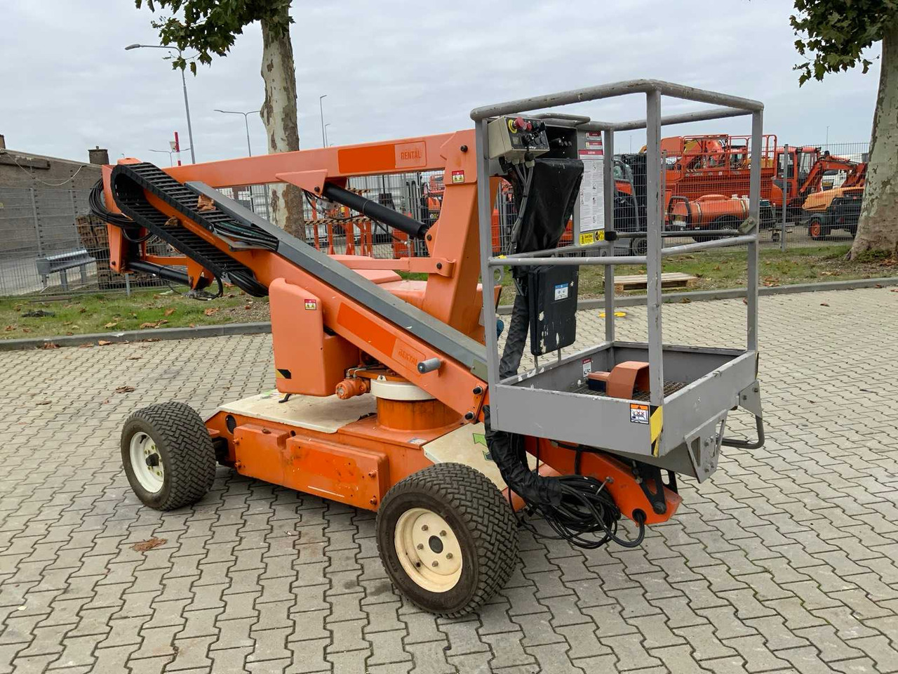 Niftylift Nifty HR12NE - Henkilönostin: kuva Niftylift Nifty HR12NE - Henkilönostin Niftylift Nifty HR12NE - Henkilönostin: kuva Niftylift Nifty HR12NE - Henkilönostin