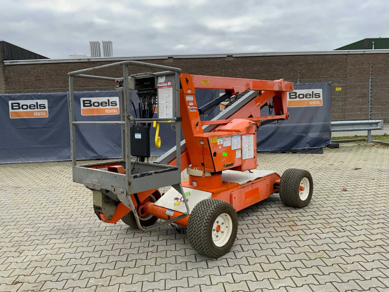 Niftylift Nifty HR12NE - Henkilönostin: kuva Niftylift Nifty HR12NE - Henkilönostin Niftylift Nifty HR12NE - Henkilönostin: kuva Niftylift Nifty HR12NE - Henkilönostin