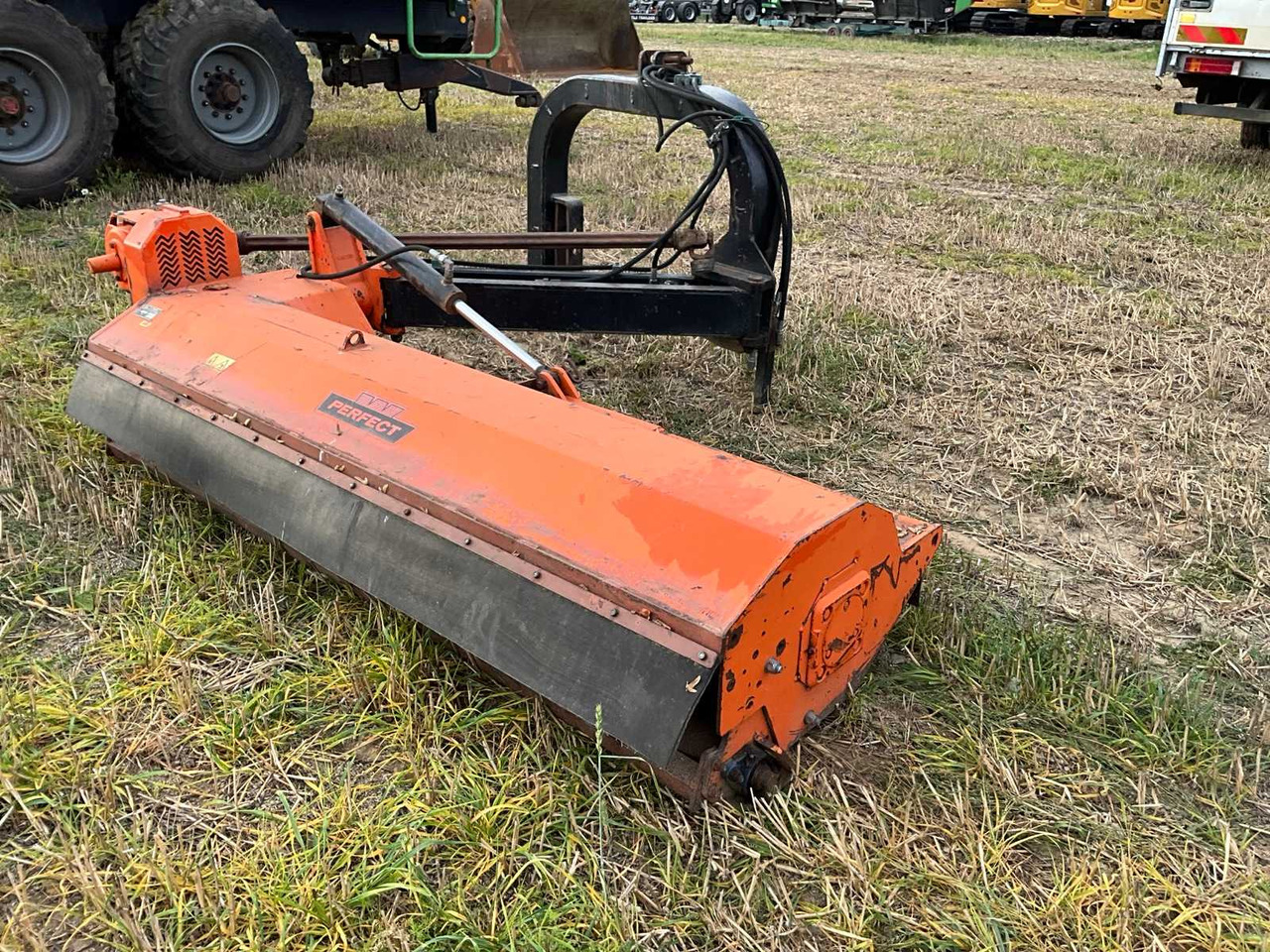 Perfect ZW-240 - Kesantomurskain: kuva Perfect ZW-240 - Kesantomurskain Perfect ZW-240 - Kesantomurskain: kuva Perfect ZW-240 - Kesantomurskain