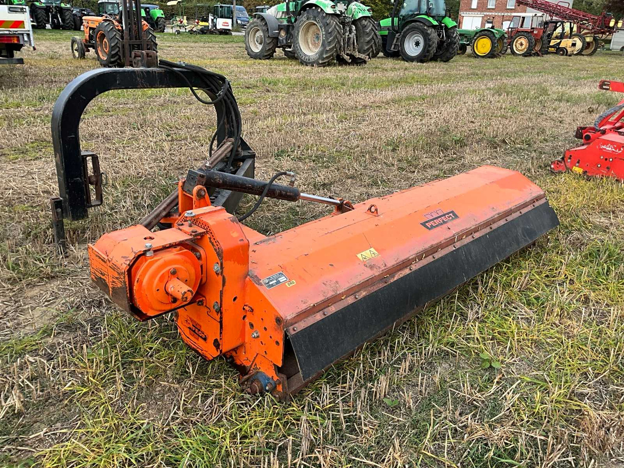 Perfect ZW-240 - Kesantomurskain: kuva Perfect ZW-240 - Kesantomurskain Perfect ZW-240 - Kesantomurskain: kuva Perfect ZW-240 - Kesantomurskain