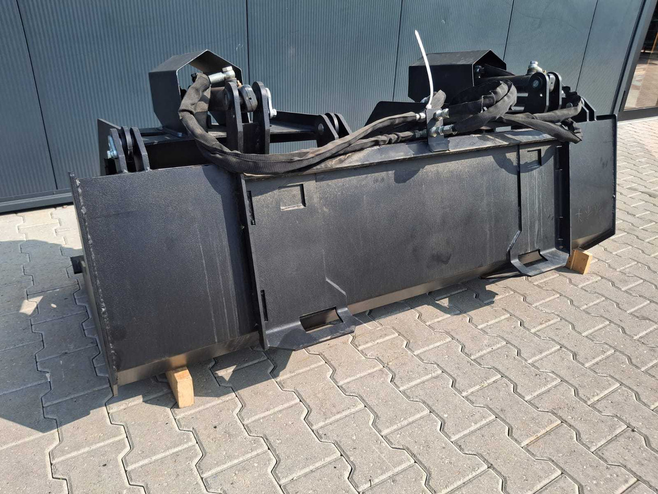 Rhino-cross 72 inch grapple Bucket - Maanmuokkauskone: kuva Rhino-cross 72 inch grapple Bucket - Maanmuokkauskone Rhino-cross 72 inch grapple Bucket - Maanmuokkauskone: kuva Rhino-cross 72 inch grapple Bucket - Maanmuokkauskone
