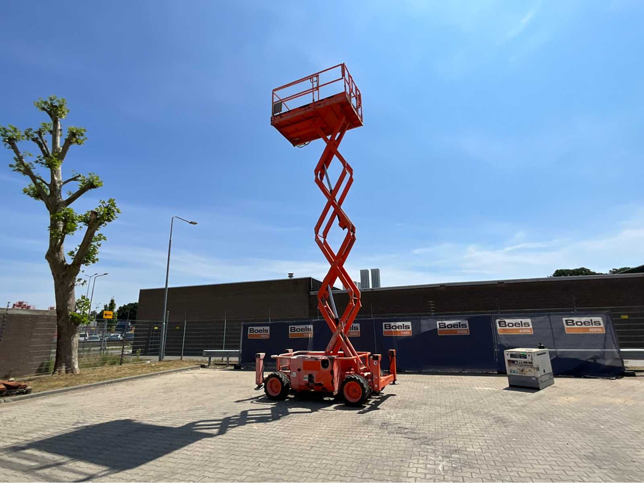 SkyJack SJ 6826RT - Henkilönostin: kuva SkyJack SJ 6826RT - Henkilönostin SkyJack SJ 6826RT - Henkilönostin: kuva SkyJack SJ 6826RT - Henkilönostin