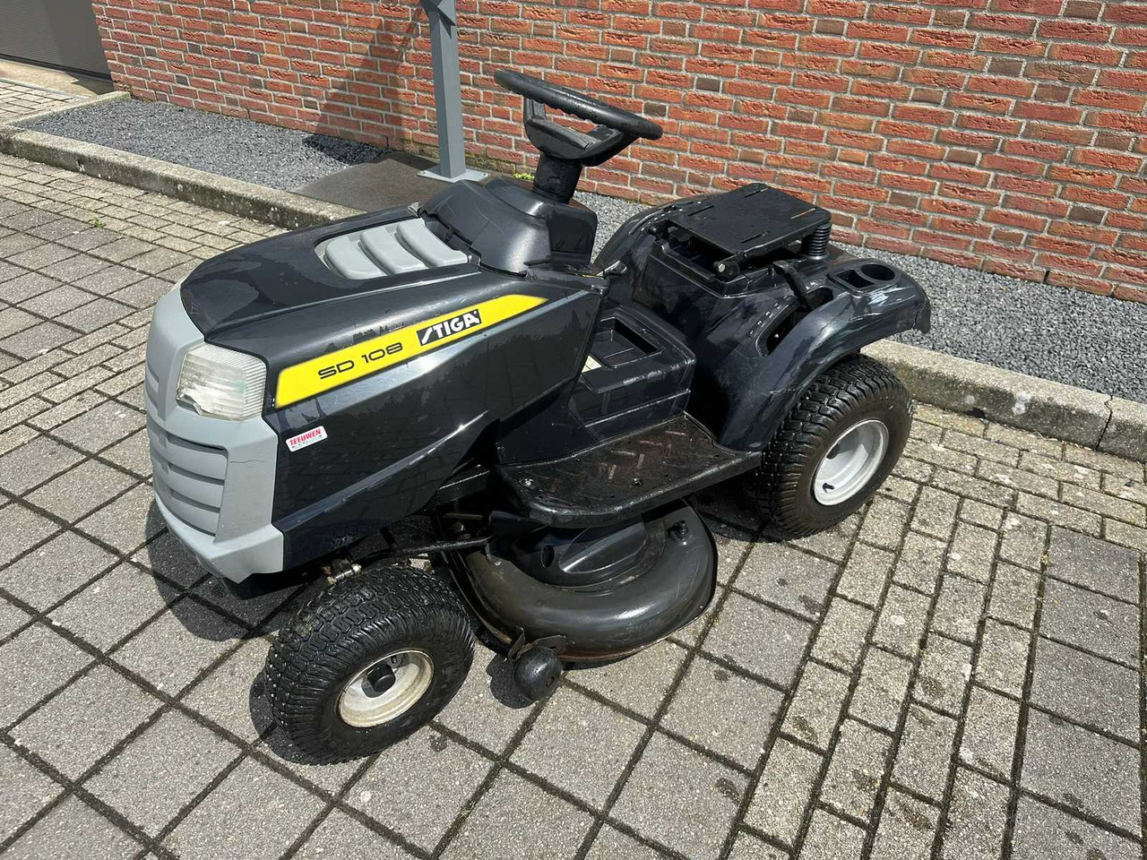 Stiga SD 108 - Ruohonleikkuri: kuva Stiga SD 108 - Ruohonleikkuri Stiga SD 108 - Ruohonleikkuri: kuva Stiga SD 108 - Ruohonleikkuri