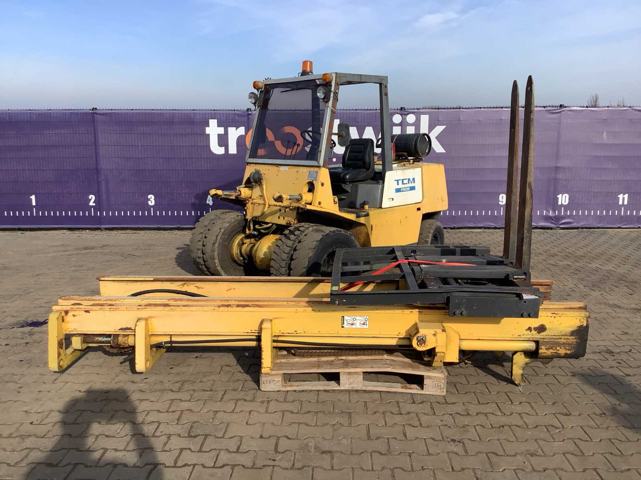 TCM - FG35 - FORKLIFT - Vastapainotrukki: kuva TCM - FG35 - FORKLIFT - Vastapainotrukki TCM - FG35 - FORKLIFT - Vastapainotrukki: kuva TCM - FG35 - FORKLIFT - Vastapainotrukki