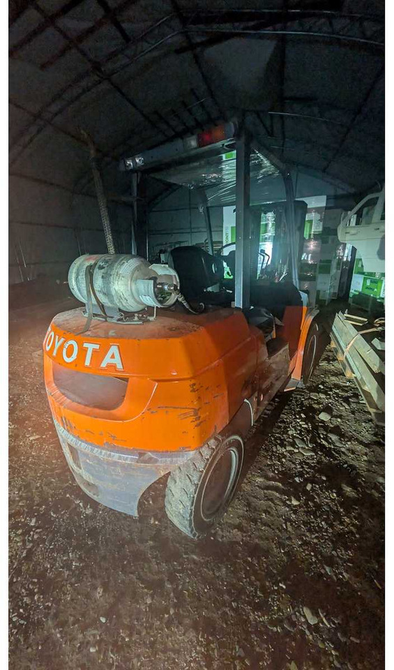 TOYOTA 02-7FG40 FORKLIFT TRUCK - Vastapainotrukki: kuva TOYOTA 02-7FG40 FORKLIFT TRUCK - Vastapainotrukki TOYOTA 02-7FG40 FORKLIFT TRUCK - Vastapainotrukki: kuva TOYOTA 02-7FG40 FORKLIFT TRUCK - Vastapainotrukki