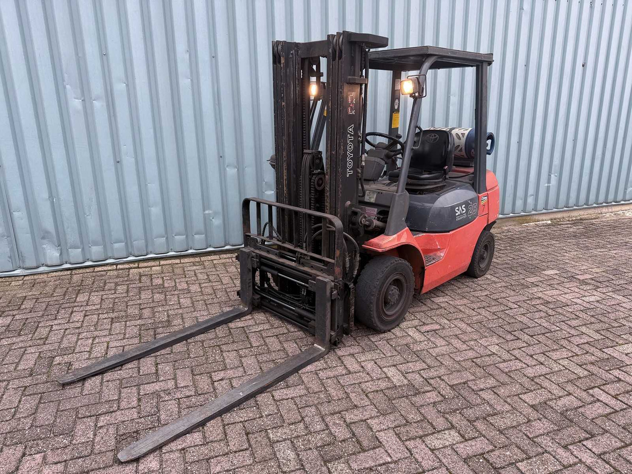 TOYOTA FORKLIFT WITH 4TH VALVE-FORK POSITIONER-SIDESHIFT-470CM HIGH-LOW HOURS 6445 - Vastapainotrukki: kuva TOYOTA FORKLIFT WITH 4TH VALVE-FORK POSITIONER-SIDESHIFT-470CM HIGH-LOW HOURS 6445 - Vastapainotrukki TOYOTA FORKLIFT WITH 4TH VALVE-FORK POSITIONER-SIDESHIFT-470CM HIGH-LOW HOURS 6445 - Vastapainotrukki: kuva TOYOTA FORKLIFT WITH 4TH VALVE-FORK POSITIONER-SIDESHIFT-470CM HIGH-LOW HOURS 6445 - Vastapainotrukki