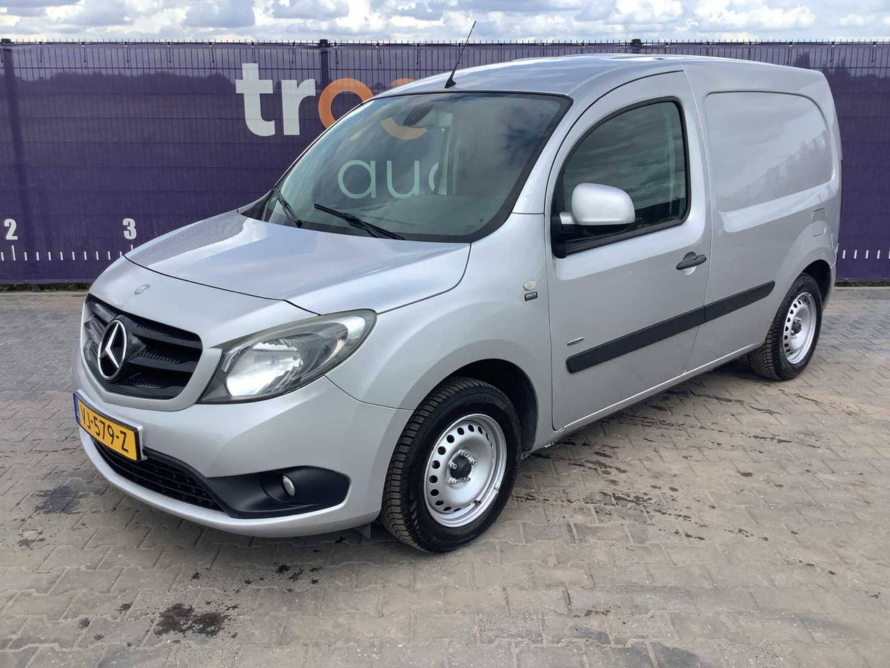 2014 - MERCEDES-BENZ - CITAN - 109 CDI BLUEEFF. - COMPANY CAR - Tavara-auto: kuva 2014 - MERCEDES-BENZ - CITAN - 109 CDI BLUEEFF. - COMPANY CAR - Tavara-auto 2014 - MERCEDES-BENZ - CITAN - 109 CDI BLUEEFF. - COMPANY CAR - Tavara-auto: kuva 2014 - MERCEDES-BENZ - CITAN - 109 CDI BLUEEFF. - COMPANY CAR - Tavara-auto