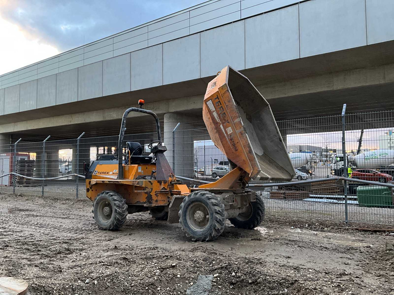 Terex PS5000 - Maatalous kippiperävaunu: kuva Terex PS5000 - Maatalous kippiperävaunu Terex PS5000 - Maatalous kippiperävaunu: kuva Terex PS5000 - Maatalous kippiperävaunu