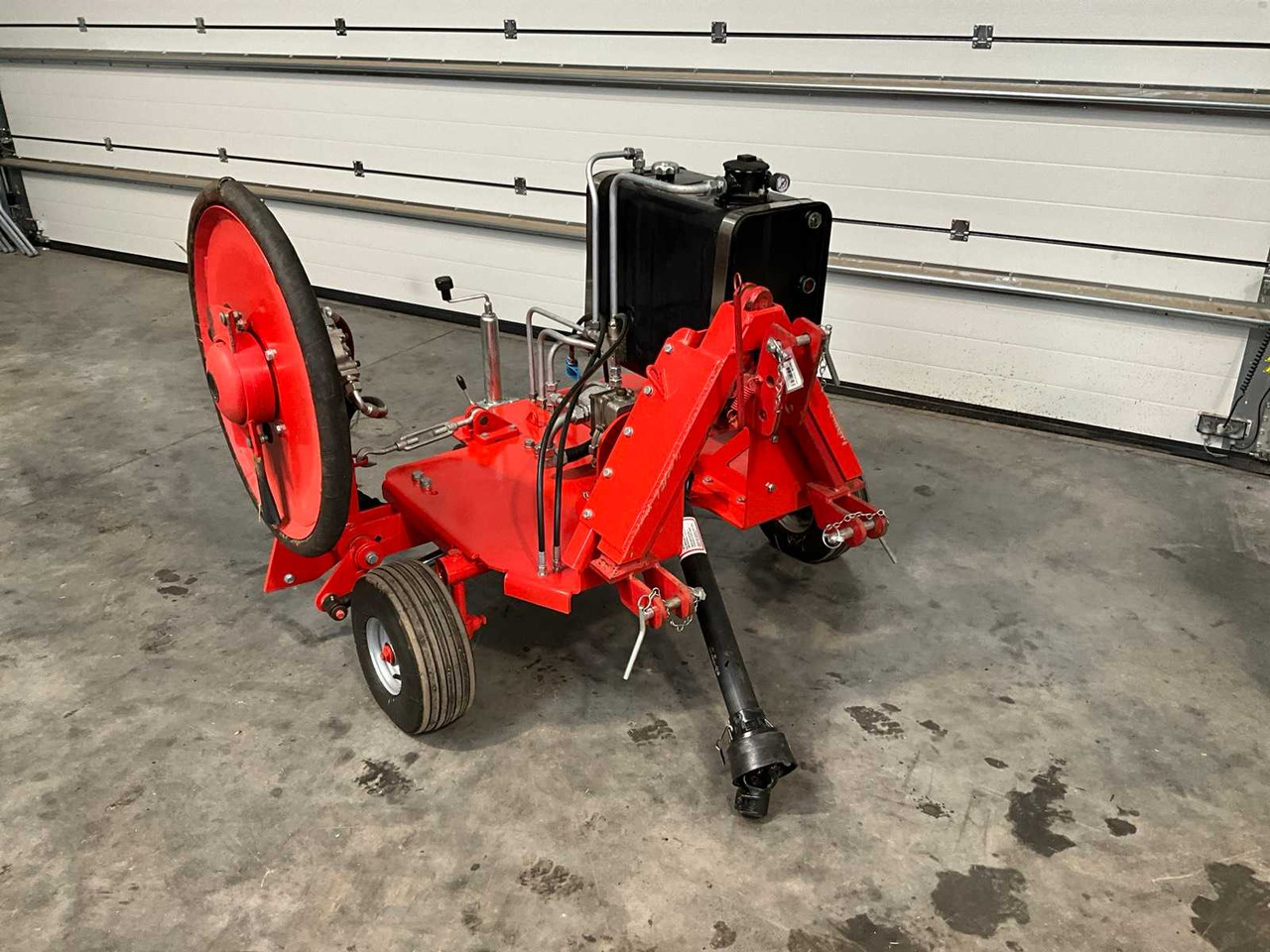 Trailed pole mower - Kesantomurskain/ Vesakkomurskain: kuva Trailed pole mower - Kesantomurskain/ Vesakkomurskain Trailed pole mower - Kesantomurskain/ Vesakkomurskain: kuva Trailed pole mower - Kesantomurskain/ Vesakkomurskain