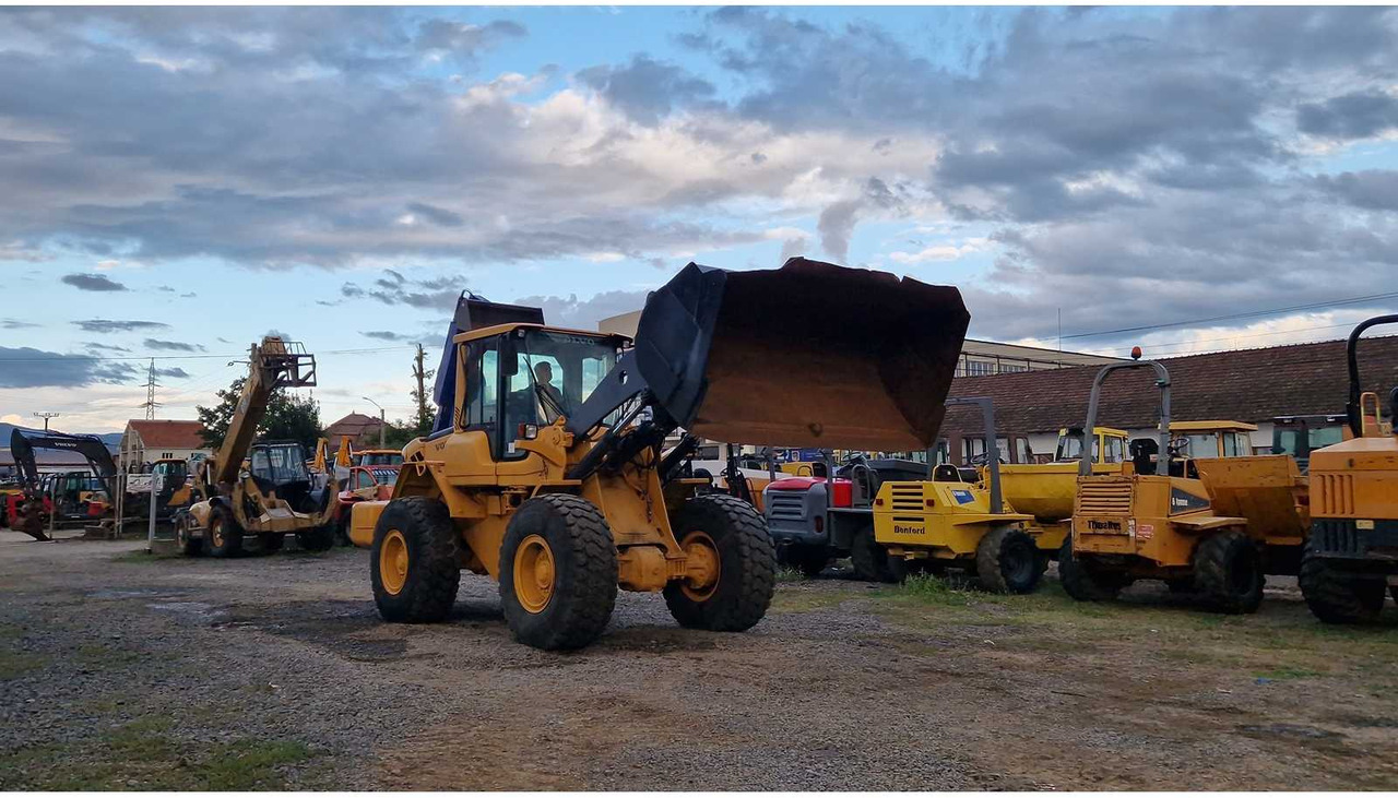 VOLVO L90F - Pyöräkuormaaja: kuva VOLVO L90F - Pyöräkuormaaja VOLVO L90F - Pyöräkuormaaja: kuva VOLVO L90F - Pyöräkuormaaja