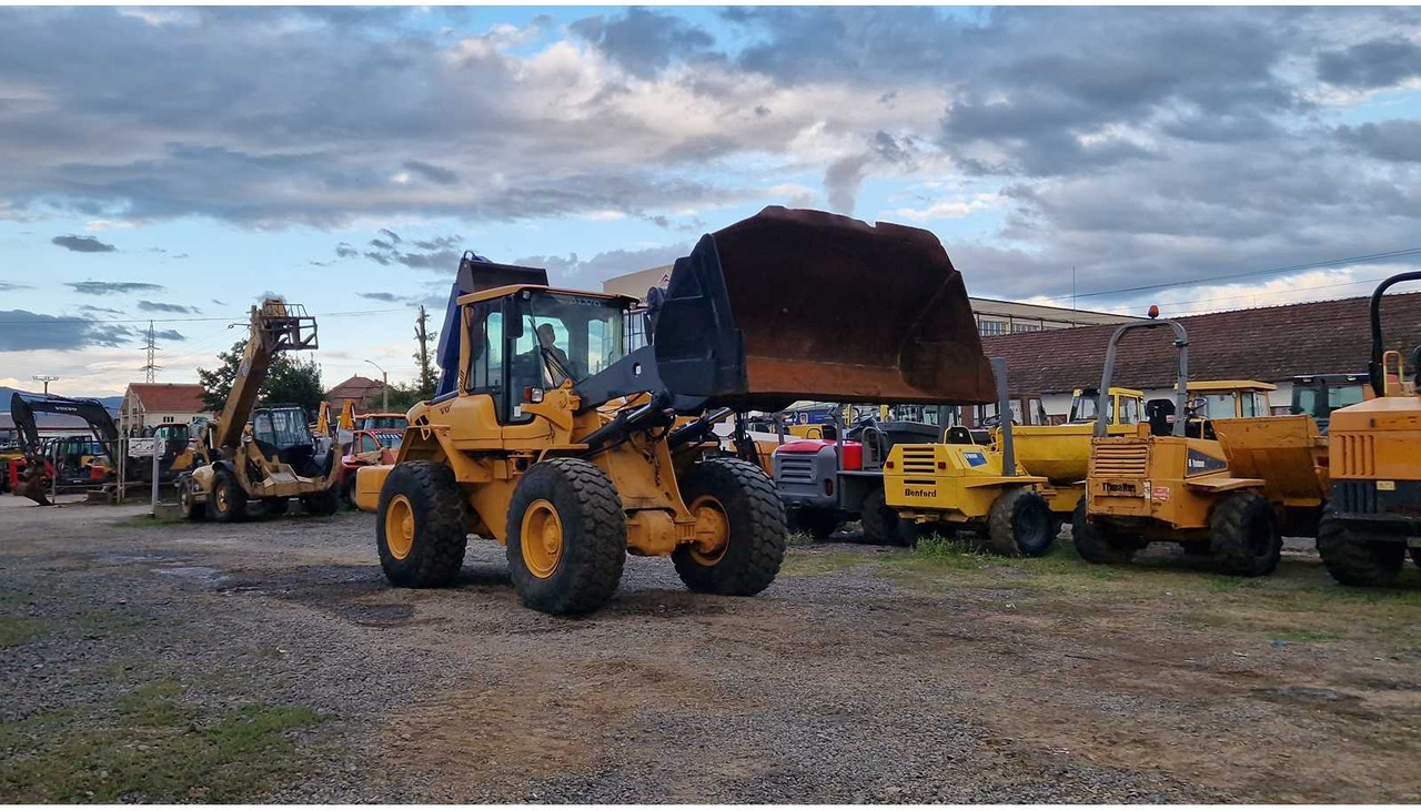 VOLVO L90F - Pyöräkuormaaja: kuva VOLVO L90F - Pyöräkuormaaja VOLVO L90F - Pyöräkuormaaja: kuva VOLVO L90F - Pyöräkuormaaja