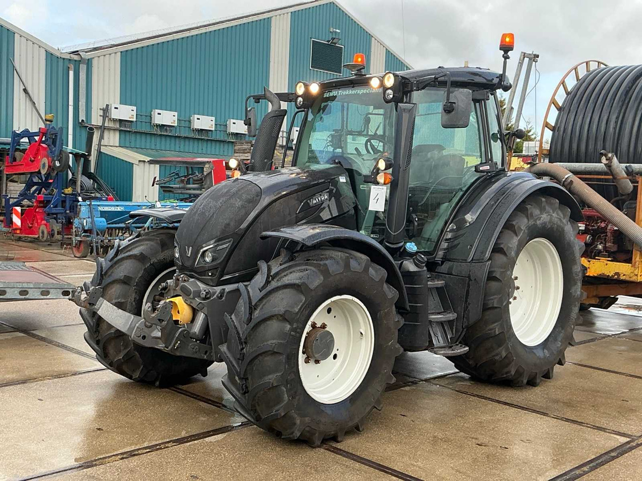 Valtra N174 edition 25 - Traktori: kuva Valtra N174 edition 25 - Traktori Valtra N174 edition 25 - Traktori: kuva Valtra N174 edition 25 - Traktori
