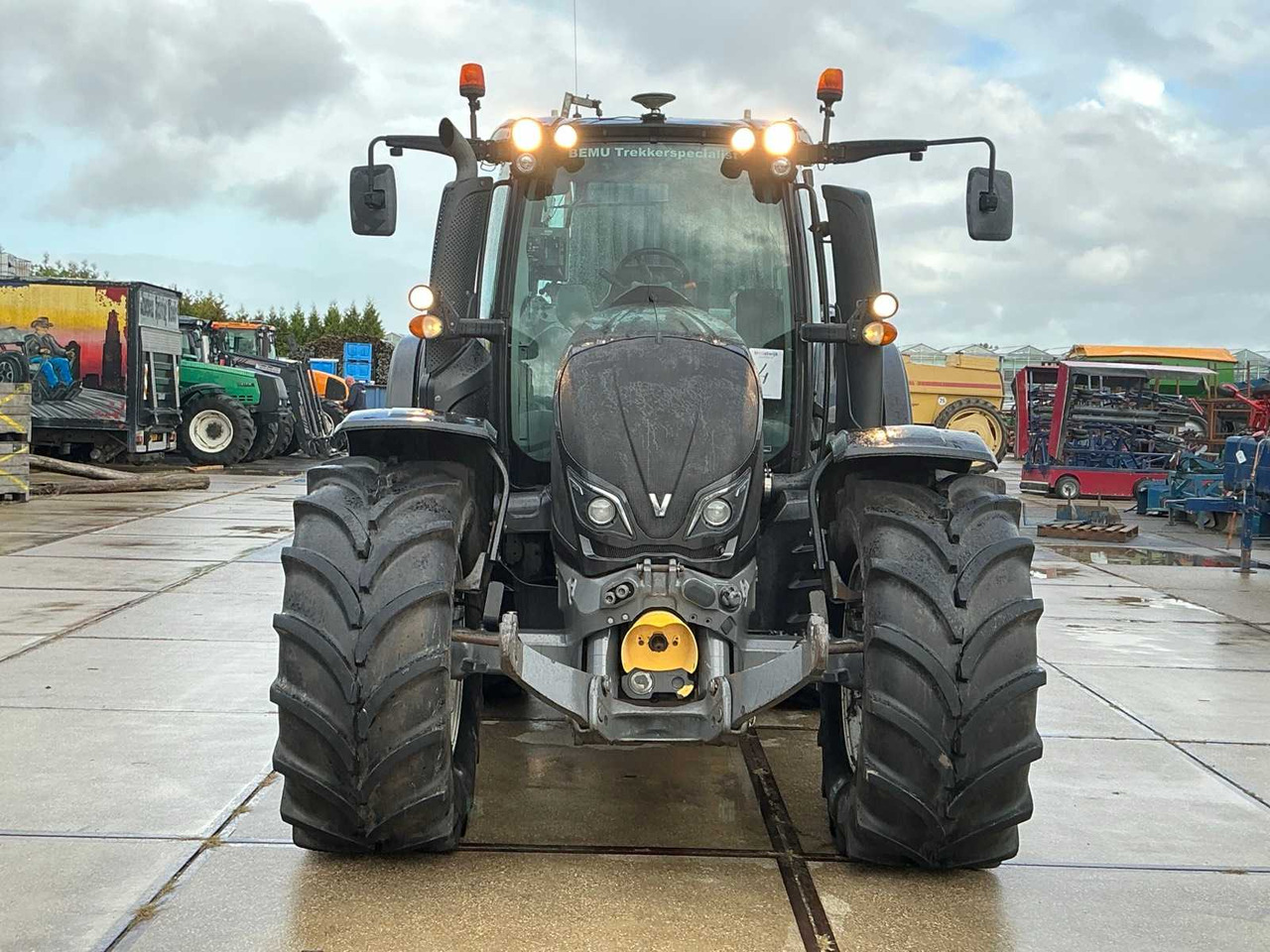 Valtra N174 edition 25 - Traktori: kuva Valtra N174 edition 25 - Traktori Valtra N174 edition 25 - Traktori: kuva Valtra N174 edition 25 - Traktori