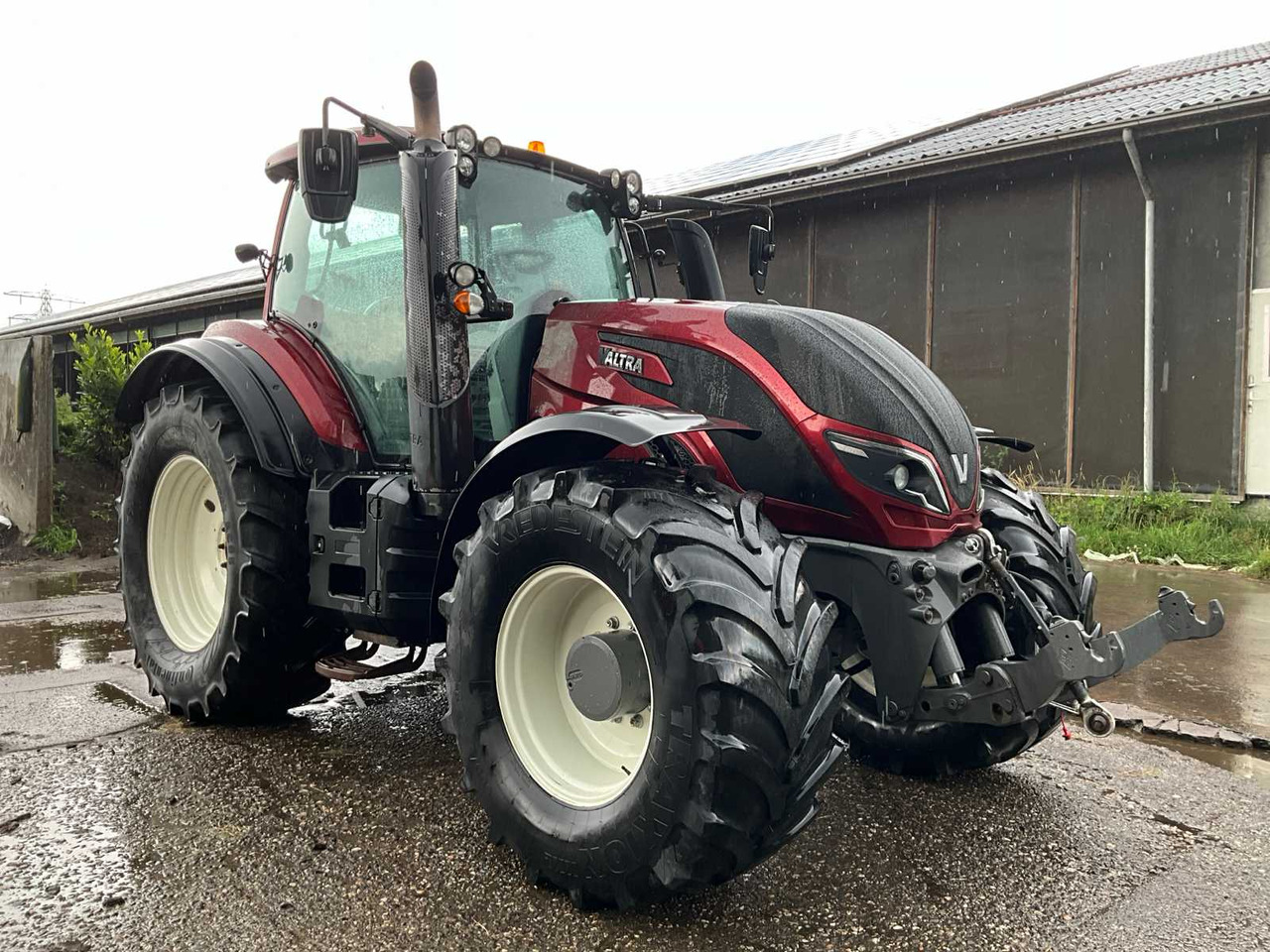 Valtra T214 A - Traktori: kuva Valtra T214 A - Traktori Valtra T214 A - Traktori: kuva Valtra T214 A - Traktori