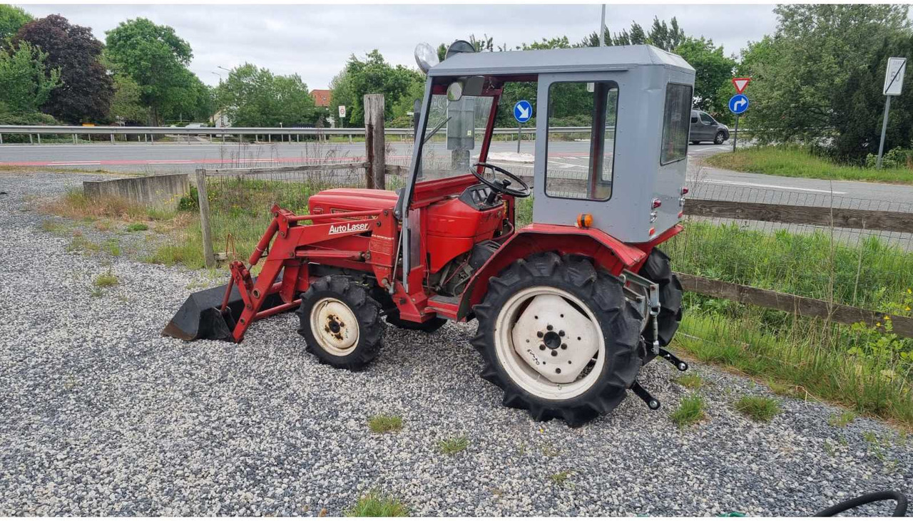 Yanmar YM1610D - Pientraktori: kuva Yanmar YM1610D - Pientraktori Yanmar YM1610D - Pientraktori: kuva Yanmar YM1610D - Pientraktori