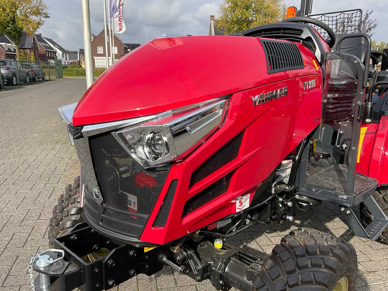 Yanmar YT235 - Pientraktori: kuva Yanmar YT235 - Pientraktori Yanmar YT235 - Pientraktori: kuva Yanmar YT235 - Pientraktori
