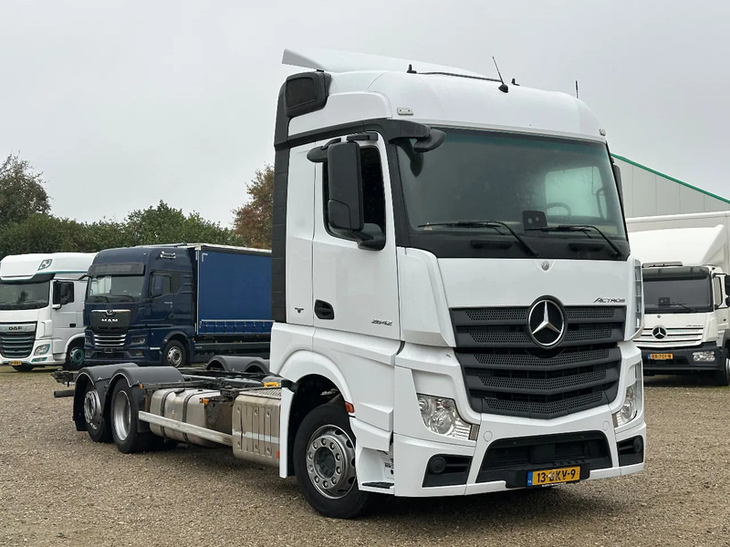 Mercedes-Benz Actros ACTROS 2642 LL EURO6. 2018. BDF. Chassic cabine. - Kuorma-auto alusta: kuva Mercedes-Benz Actros ACTROS 2642 LL EURO6. 2018. BDF. Chassic cabine. - Kuorma-auto alusta Mercedes-Benz Actros ACTROS 2642 LL EURO6. 2018. BDF. Chassic cabine. - Kuorma-auto alusta: kuva Mercedes-Benz Actros ACTROS 2642 LL EURO6. 2018. BDF. Chassic cabine. - Kuorma-auto alusta