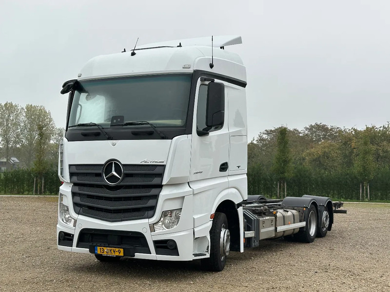 Mercedes-Benz Actros ACTROS 2642 LL EURO6. 2018. BDF. Chassic cabine. - Kuorma-auto alusta: kuva Mercedes-Benz Actros ACTROS 2642 LL EURO6. 2018. BDF. Chassic cabine. - Kuorma-auto alusta Mercedes-Benz Actros ACTROS 2642 LL EURO6. 2018. BDF. Chassic cabine. - Kuorma-auto alusta: kuva Mercedes-Benz Actros ACTROS 2642 LL EURO6. 2018. BDF. Chassic cabine. - Kuorma-auto alusta