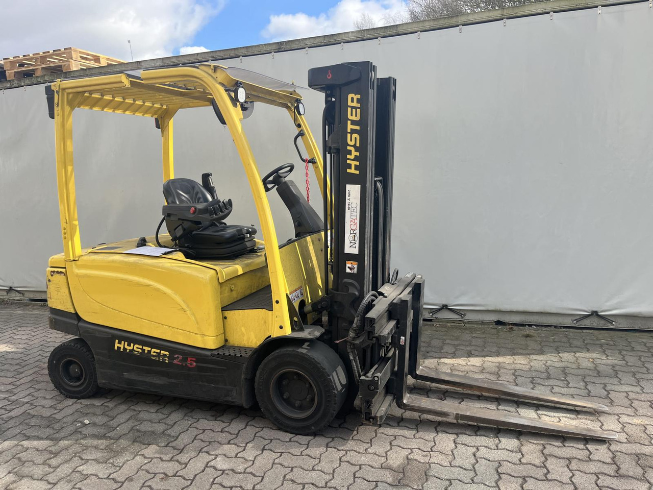 Hyster J2.5XN - Sähkötrukki: kuva Hyster J2.5XN - Sähkötrukki Hyster J2.5XN - Sähkötrukki: kuva Hyster J2.5XN - Sähkötrukki