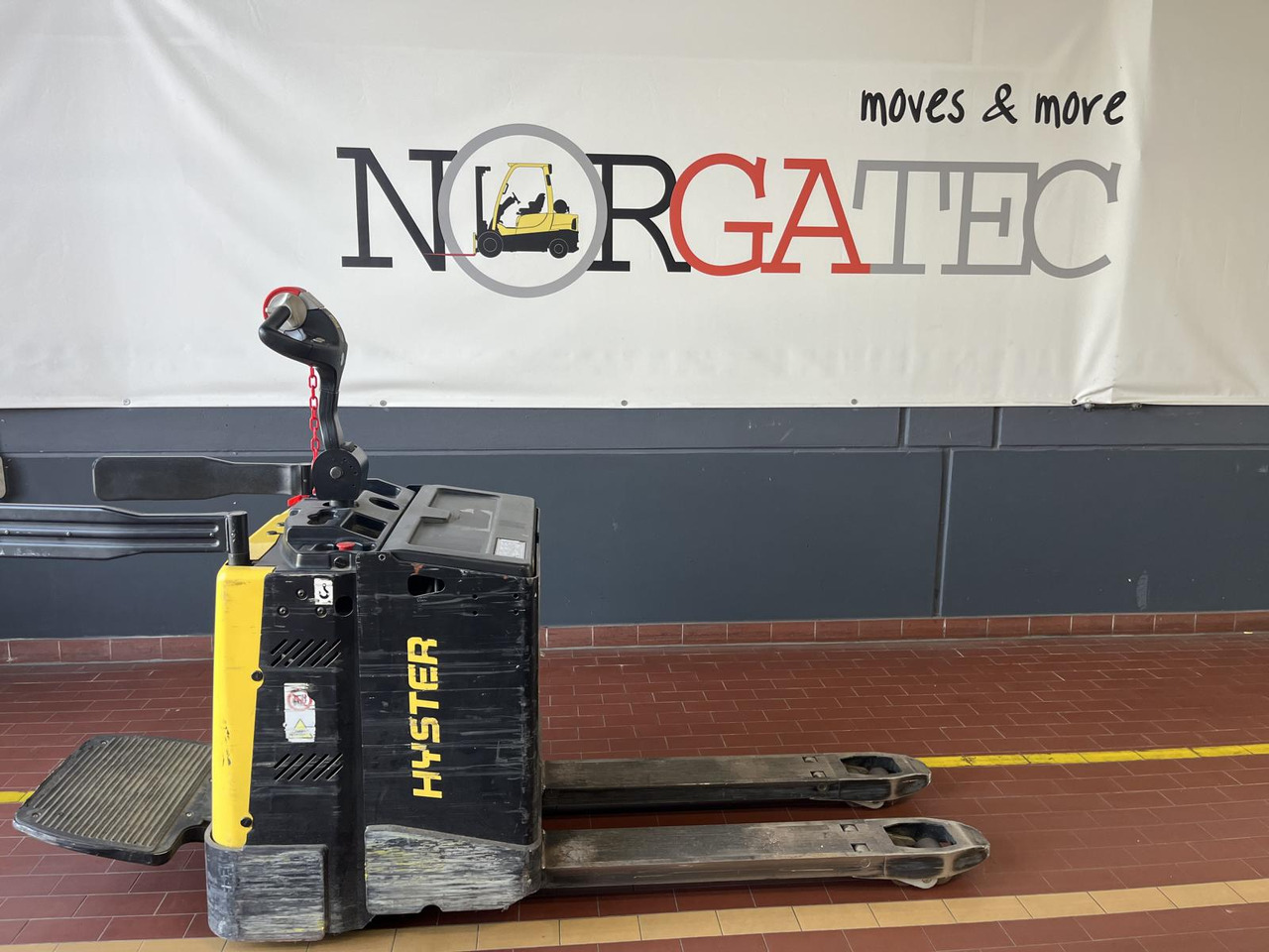 Hyster P2.0S FBW - Haarukkavaunu: kuva Hyster P2.0S FBW - Haarukkavaunu Hyster P2.0S FBW - Haarukkavaunu: kuva Hyster P2.0S FBW - Haarukkavaunu