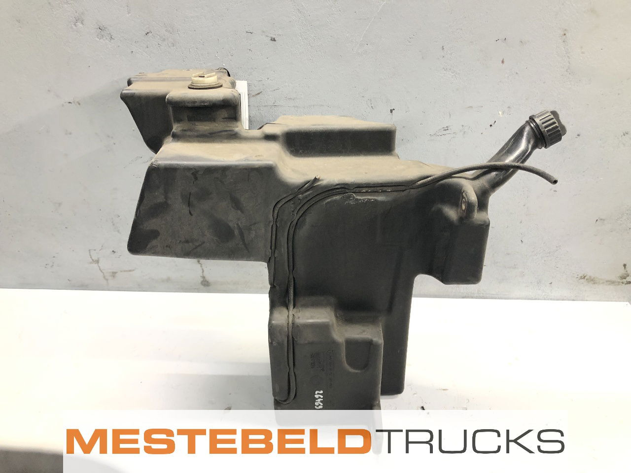 Mercedes-Benz Ruitensproeiertank - Ohjaamo ja sisustus - Kuorma-auto: kuva Mercedes-Benz Ruitensproeiertank - Ohjaamo ja sisustus - Kuorma-auto Mercedes-Benz Ruitensproeiertank - Ohjaamo ja sisustus - Kuorma-auto: kuva Mercedes-Benz Ruitensproeiertank - Ohjaamo ja sisustus - Kuorma-auto