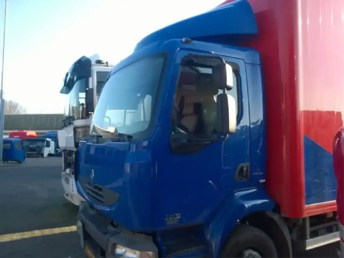 Renault C abine Midlum 220 DXI - Ohjaamo ja sisustus - Kuorma-auto: kuva Renault C abine Midlum 220 DXI - Ohjaamo ja sisustus - Kuorma-auto Renault C abine Midlum 220 DXI - Ohjaamo ja sisustus - Kuorma-auto: kuva Renault C abine Midlum 220 DXI - Ohjaamo ja sisustus - Kuorma-auto