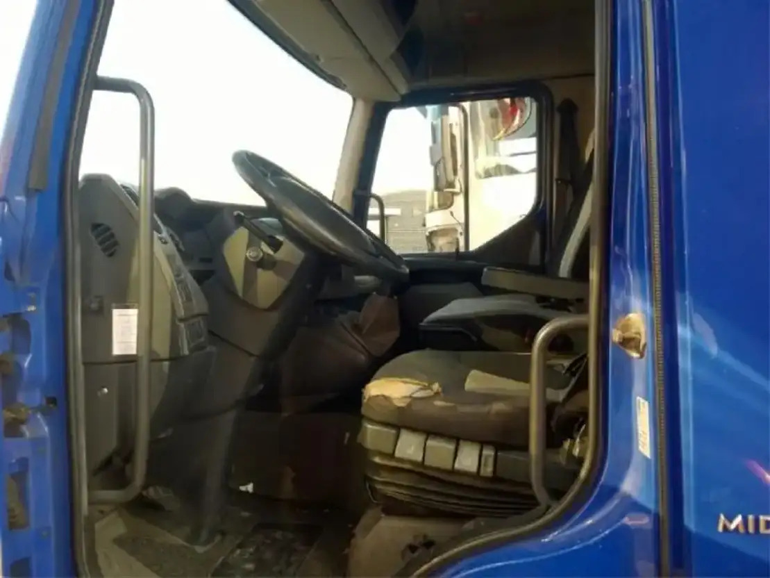 Renault C abine Midlum 220 DXI - Ohjaamo ja sisustus - Kuorma-auto: kuva Renault C abine Midlum 220 DXI - Ohjaamo ja sisustus - Kuorma-auto Renault C abine Midlum 220 DXI - Ohjaamo ja sisustus - Kuorma-auto: kuva Renault C abine Midlum 220 DXI - Ohjaamo ja sisustus - Kuorma-auto